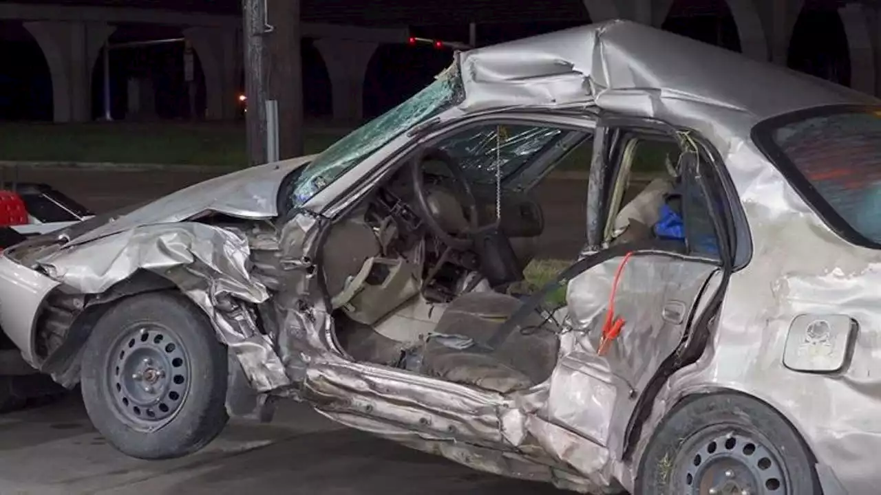 At least 1 driver killed in 2-vehicle crash in northeast Harris County