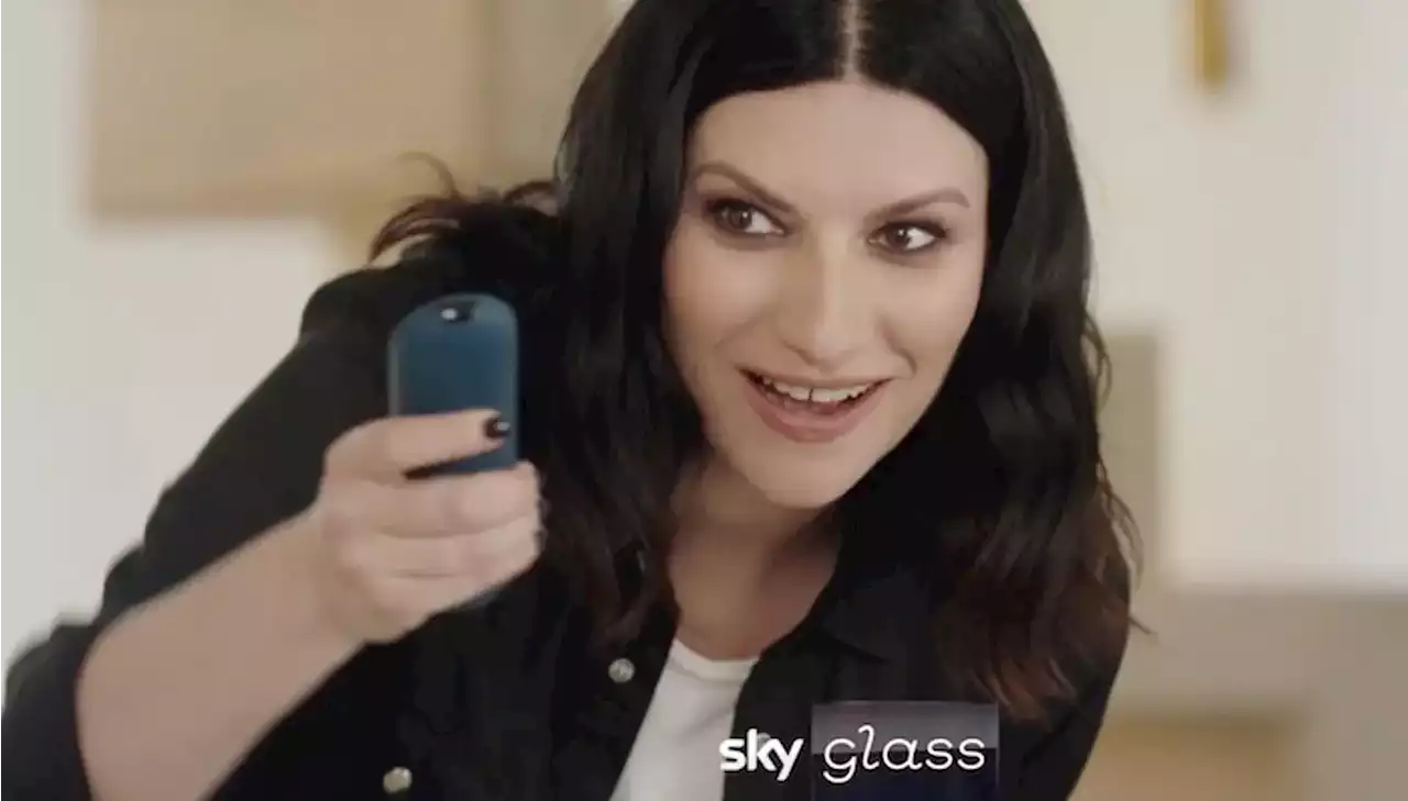 Sky Glass: Laura Pausini promuove la tv smart che semplifica la vita