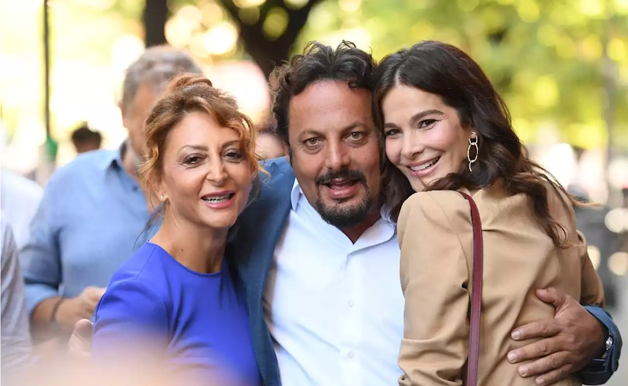 Tutta un'altra vita, su Rai 1 Enrico Brignano fa follie per amore | iO Donna