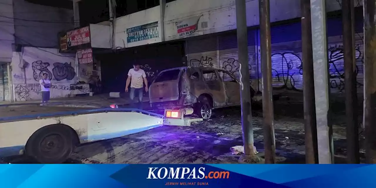 Mobil Terbakar di Petojo Selatan, Pengemudi dan 2 Penumpang Selamat