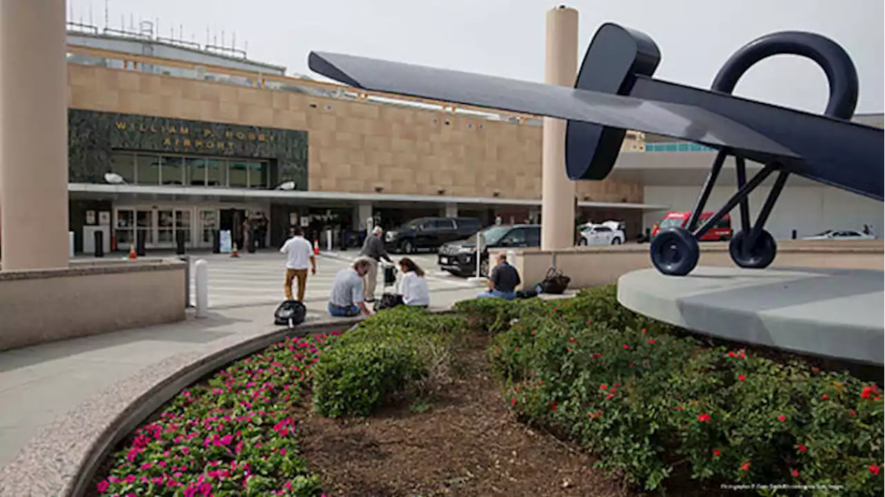 Flight operations at Hobby Airport ‘scaled down’ due to power issues at air control tower, airport officials say