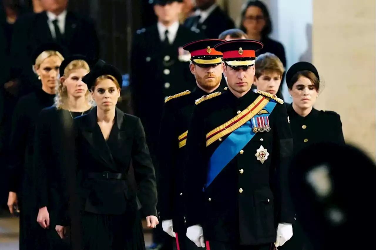 Queen Elizabeth’s 8 grandchildren hold silent vigil beside her coffin