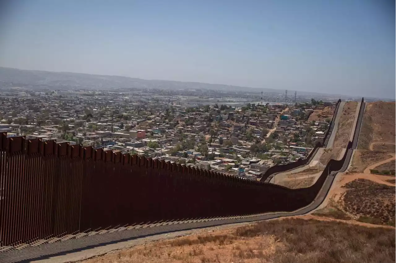 La Jornada: Disputa entre cárteles por el control del muro fronterizo deja un muerto