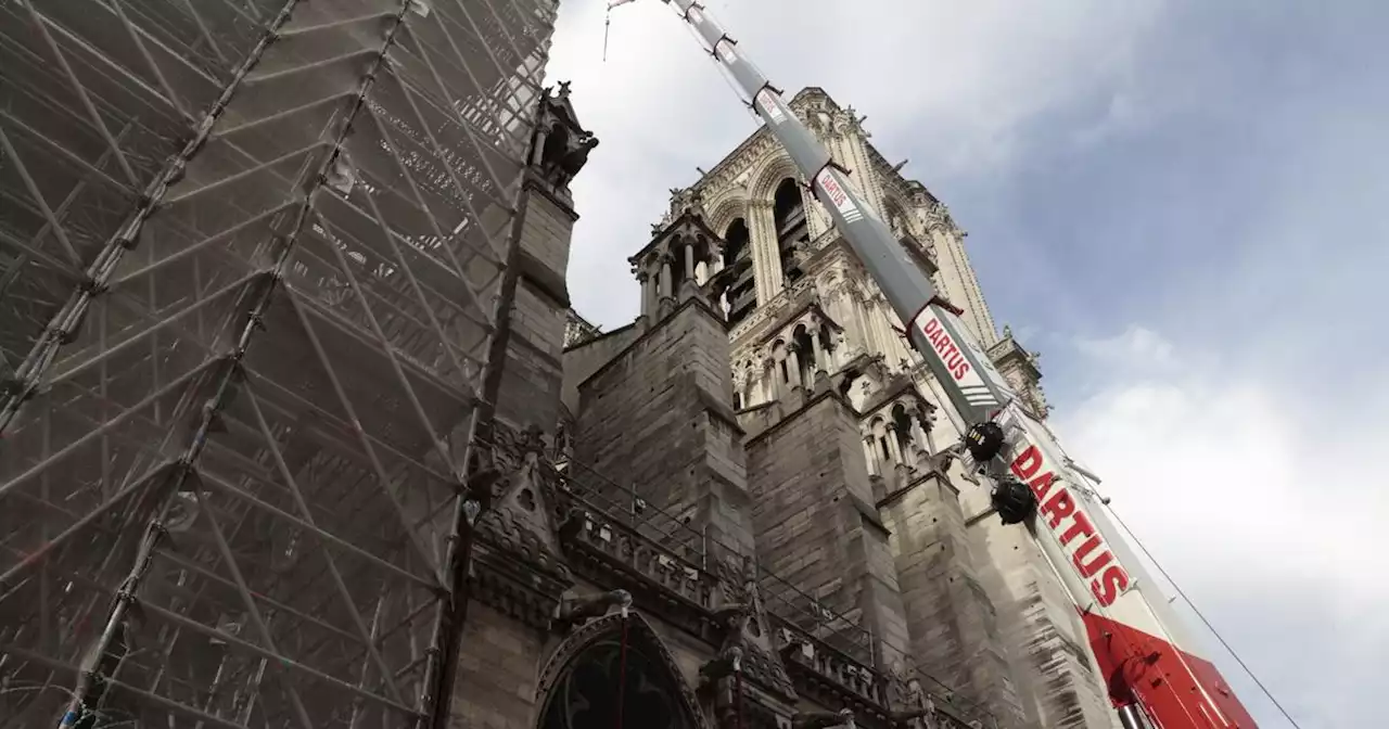 La reconstruction effective de la flèche et des charpentes de Notre-Dame commence