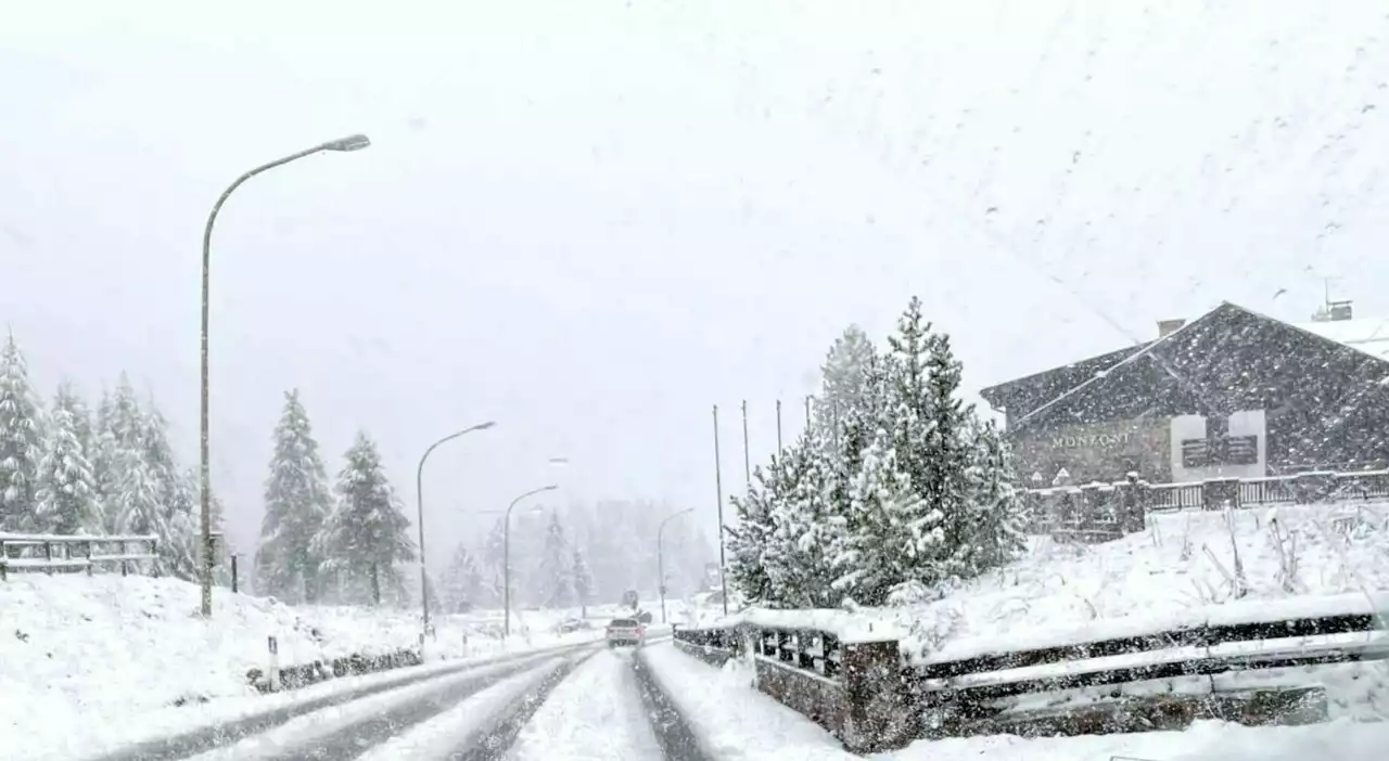 Maltempo in Veneto, cade la prima neve della stagione: bufera sulla Marmolada VIDEO