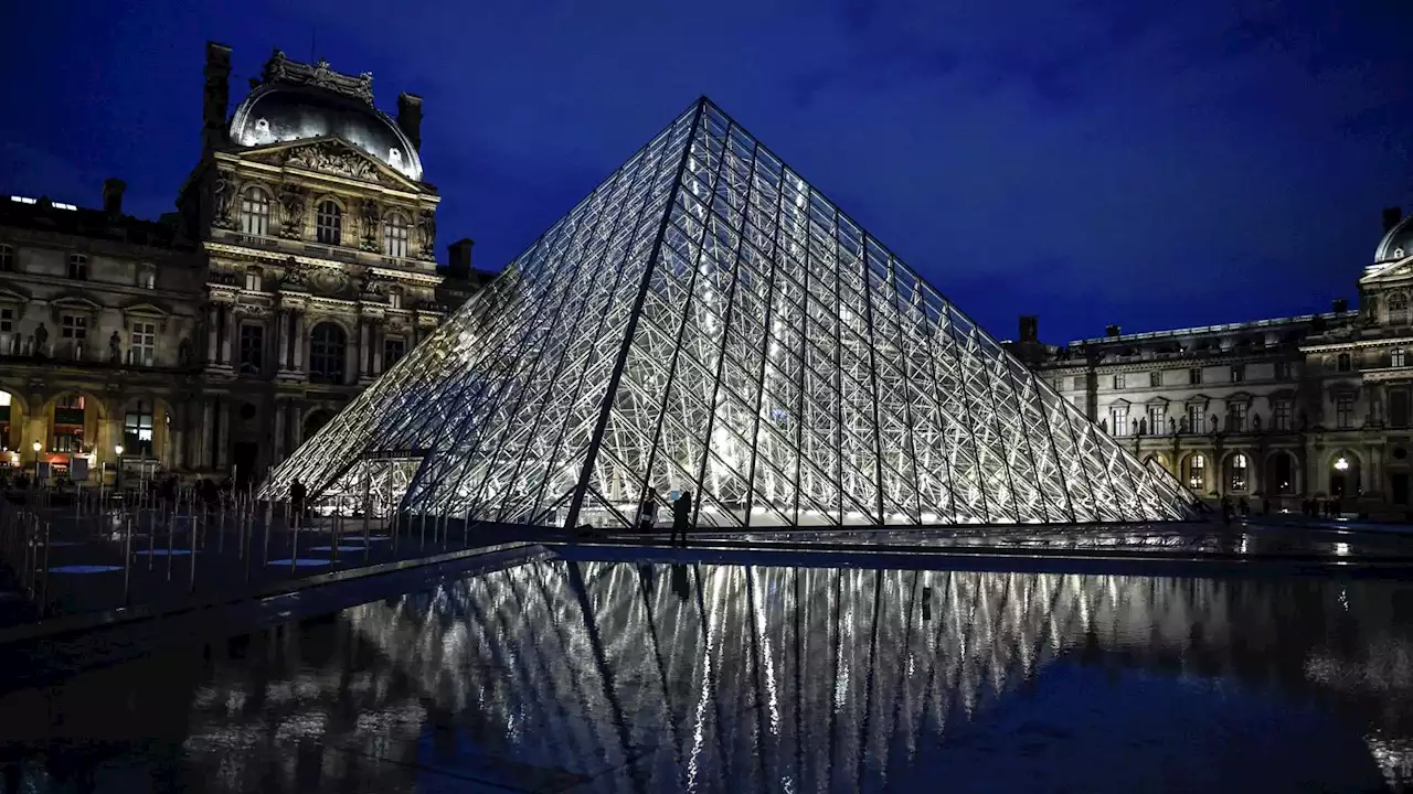 Avec l’extinction de la Pyramide du Louvre, le gouvernement en flagrant délit de contradiction