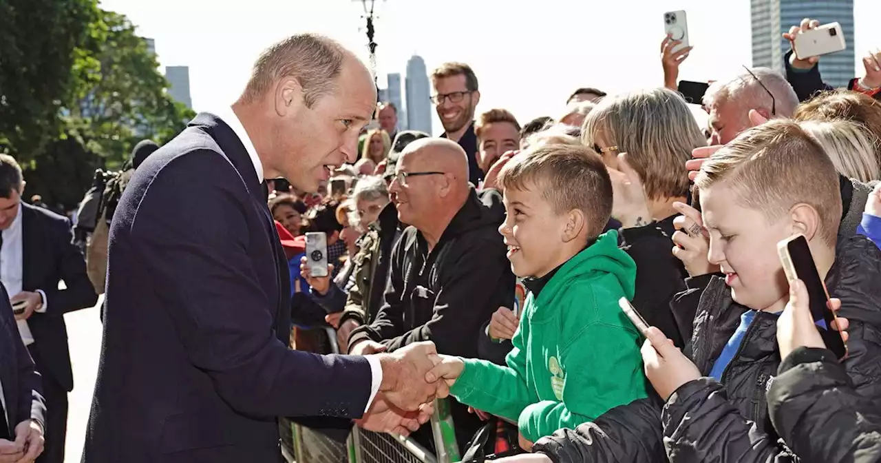 Prince William has cheeky response to young Man Utd fans in queue for Queen