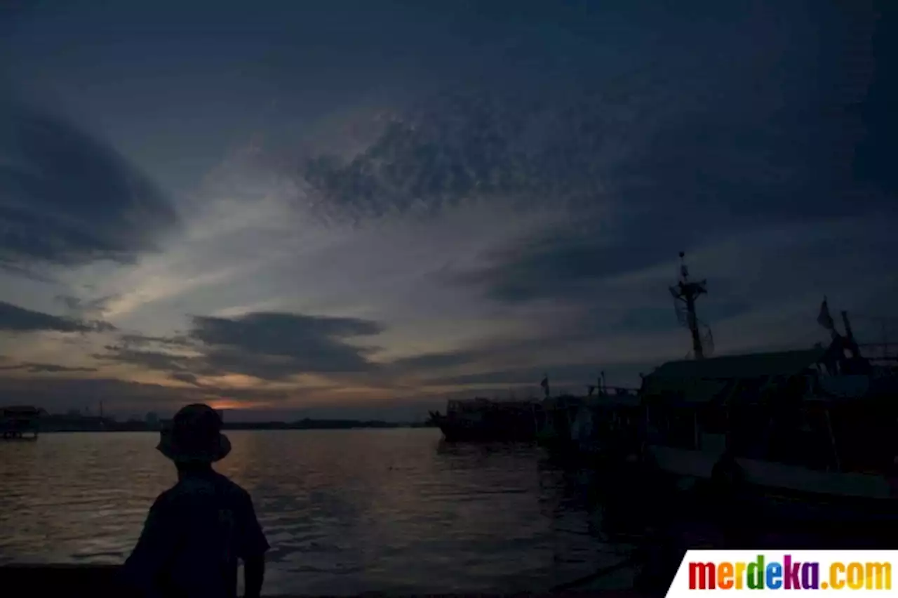 Foto : Menikmati Senja Pesisir Utara Jakarta yang Hidden Gem | merdeka.com