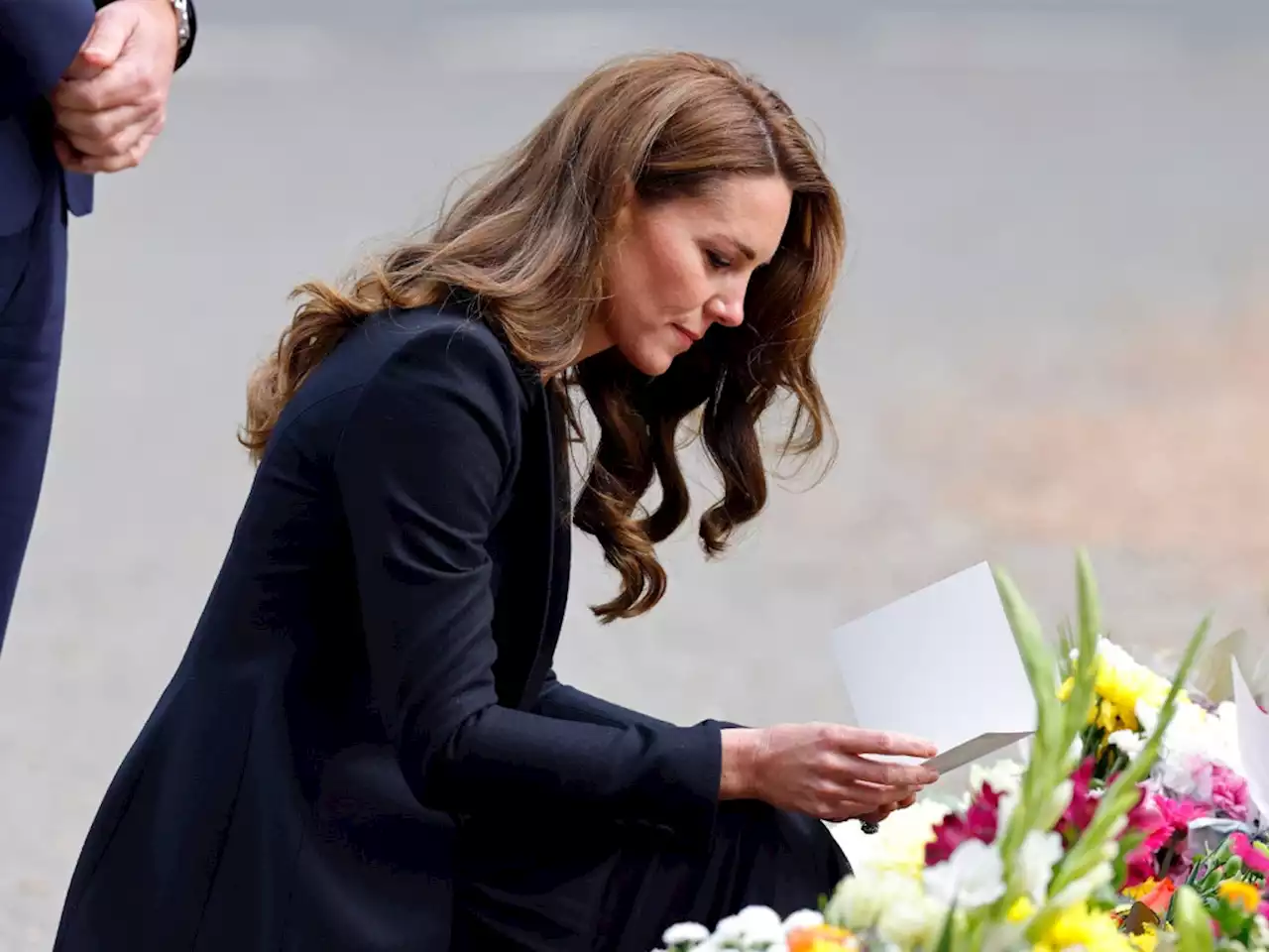 Kate Middleton Had the Ultimate Mom Moment With a Little Girl at Queen Elizabeth II's Memorial