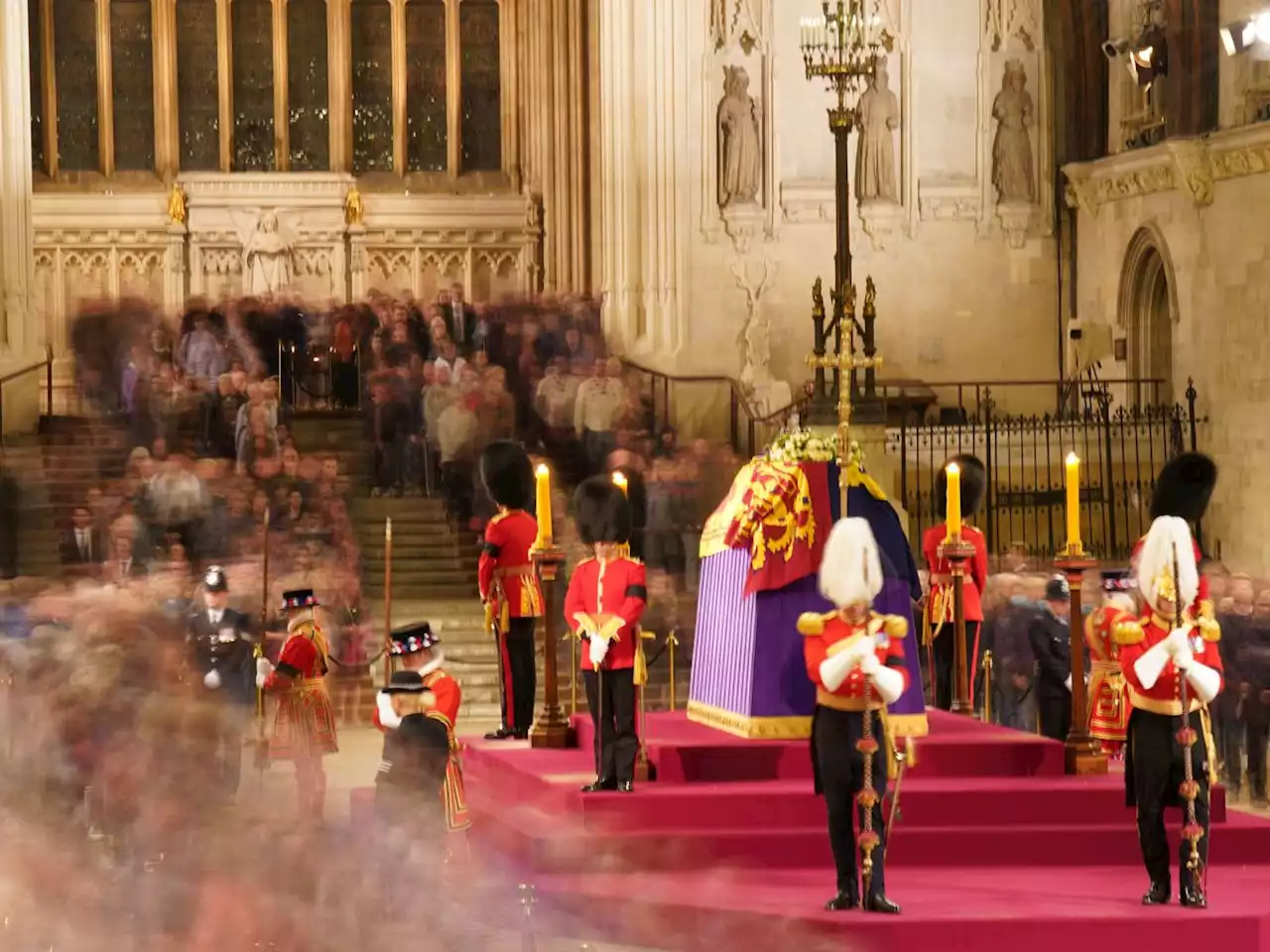 Man arrested after approaching the Queen’s coffin in Westminster Hall