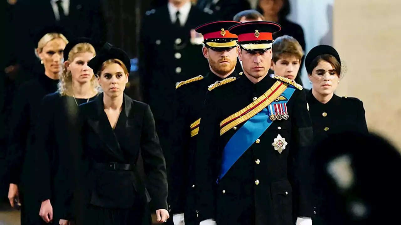 Prince Harry Wore His Military Uniform At The Queen’s Vigil With William & His Cousins