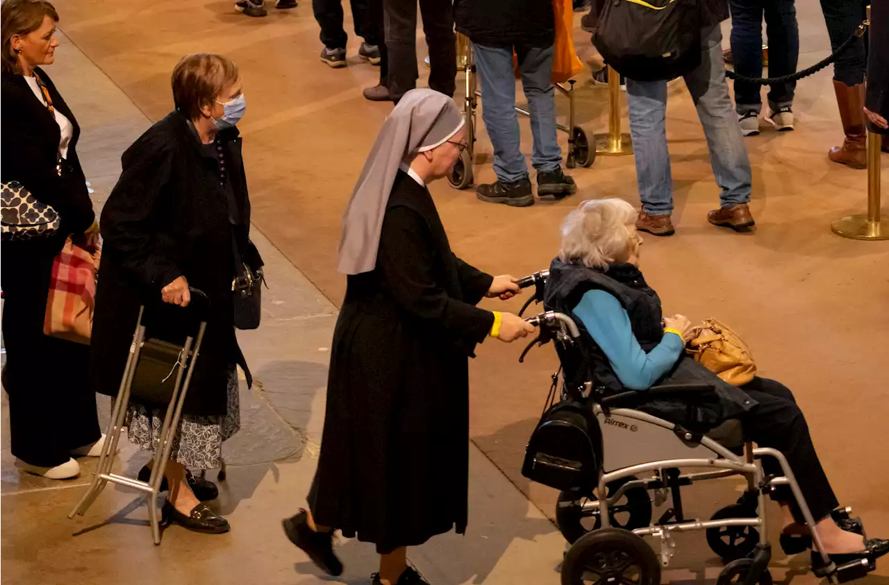 Accessible queue to see the Queen's lying-in-state permanently closed after reaching capacity