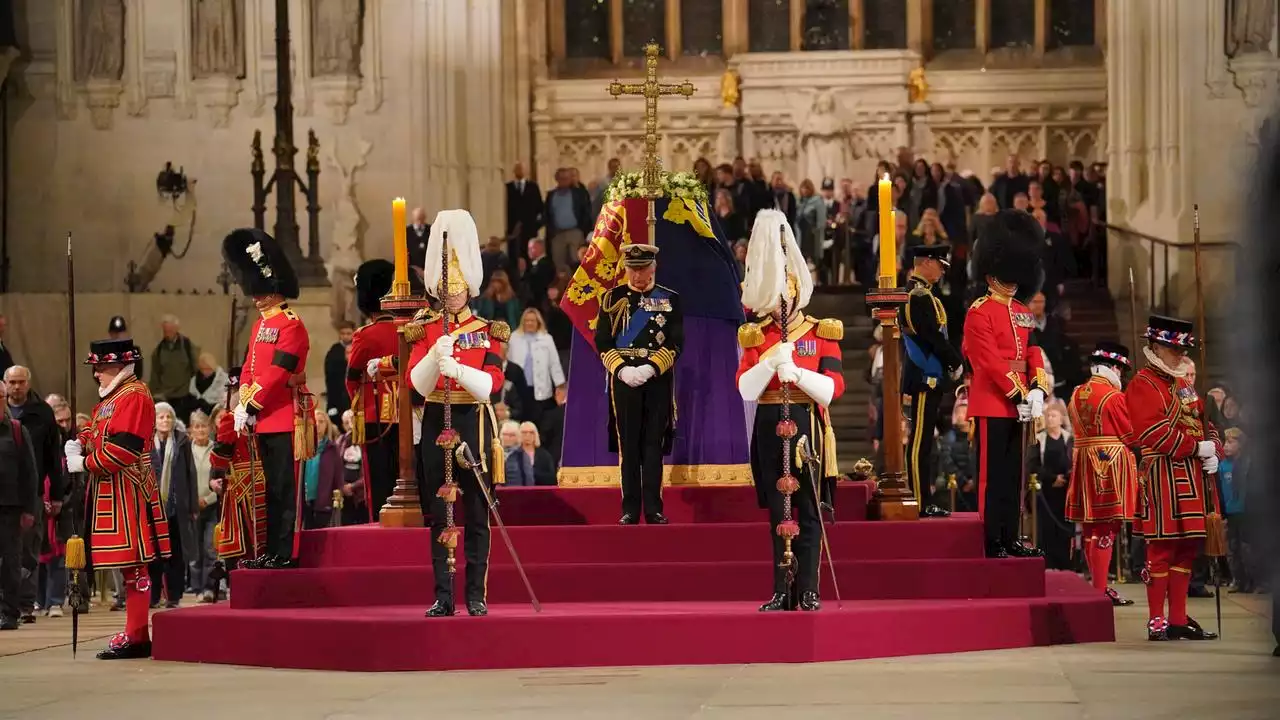 Sarg in Westminster Hall: Kinder der Queen halten Totenwache