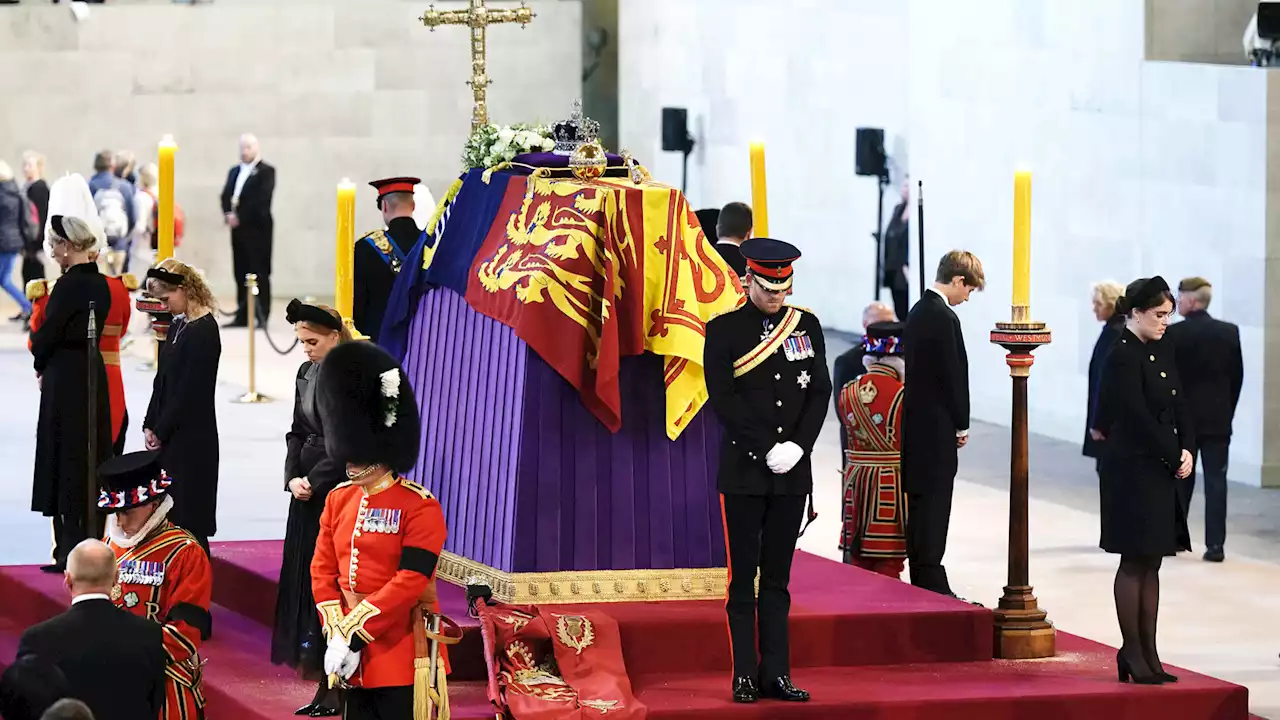 Queen's 8 grandchildren hold silent vigil beside her coffin