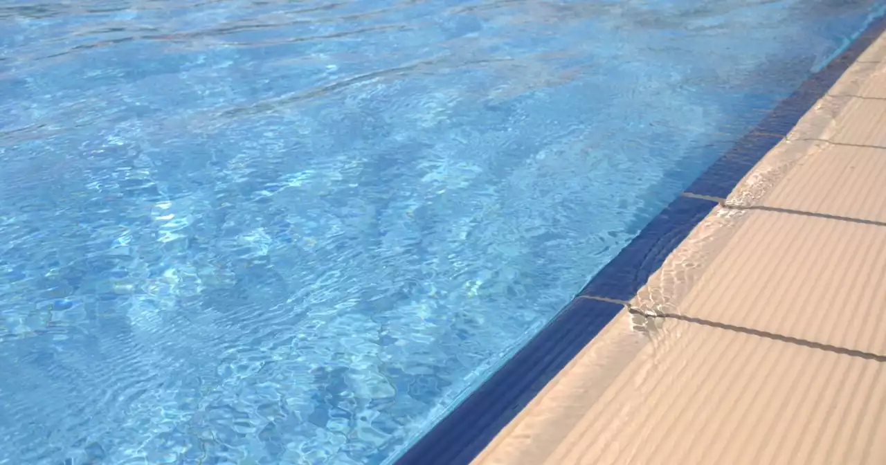 2-year-old taken to hospital after being pulled from Glendale pool