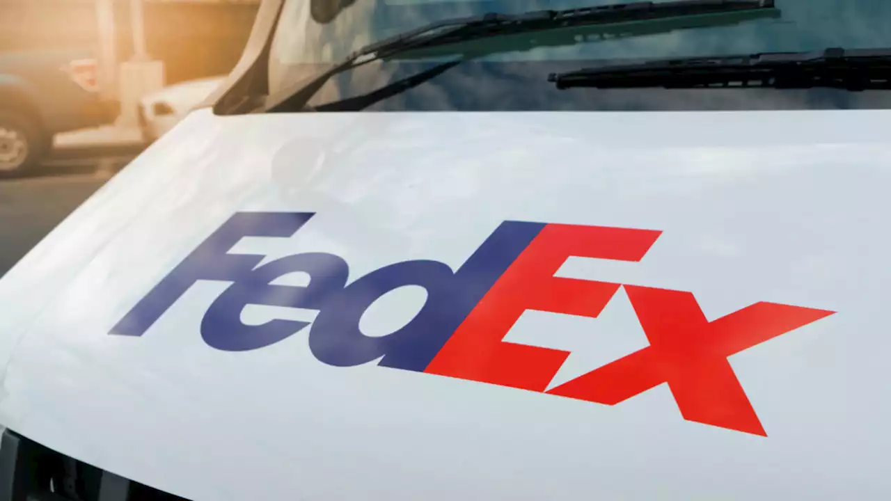 FedEx warns of a global recession, cutting sales forecast by half a billion dollars