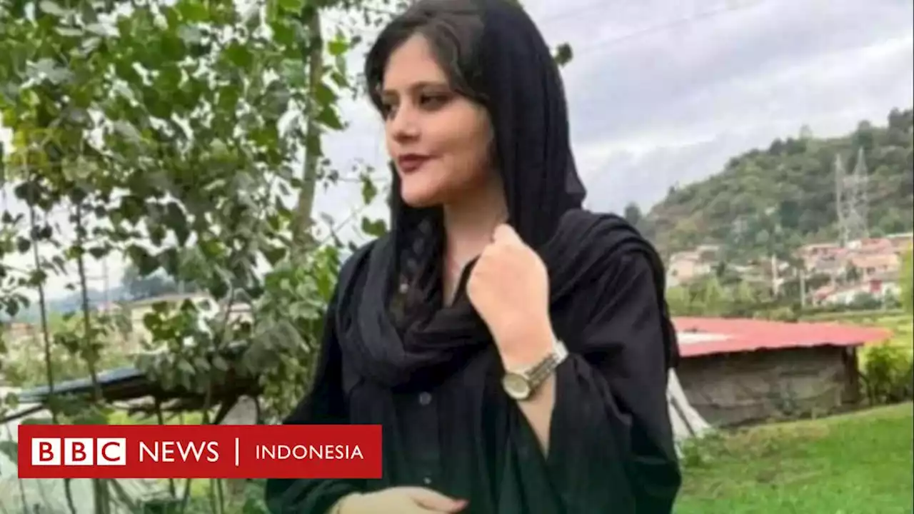 Mahsa Amini, p﻿erempuan Iran yang tewas diduga dipukul polisi karena langgar aturan hijab - BBC News Indonesia