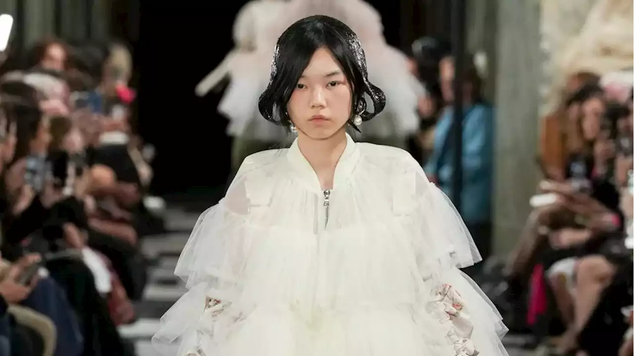 5 Things To Know About Simone Rocha’s Urgent Co-Ed SS23 Show