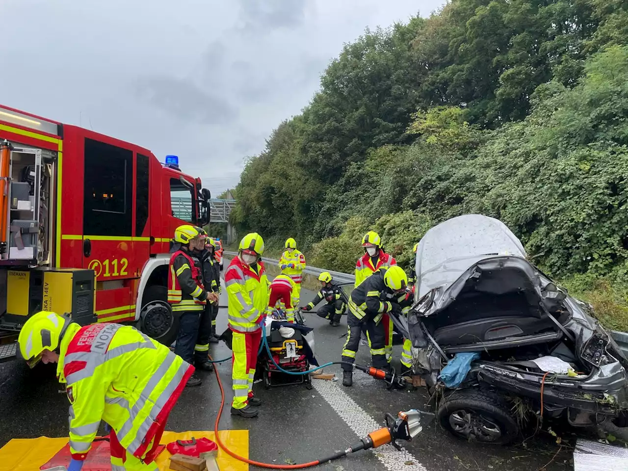 Schwerer Verkehrsunfall mit zwei beteiligten Pkw am Sonntagmittag auf der A 2 in Fahrtrichtung Oberhausen