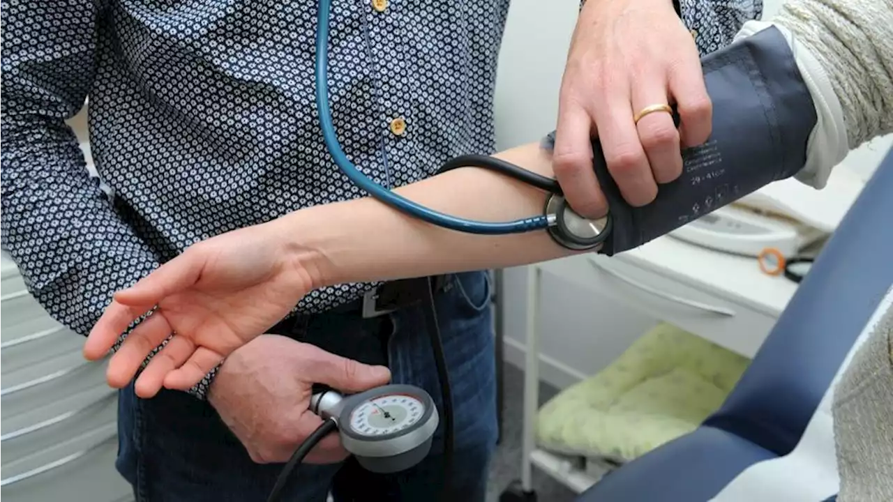 Trois visites médicales gratuites bientôt proposées aux Français, à 25 ans, 45 ans et 65 ans