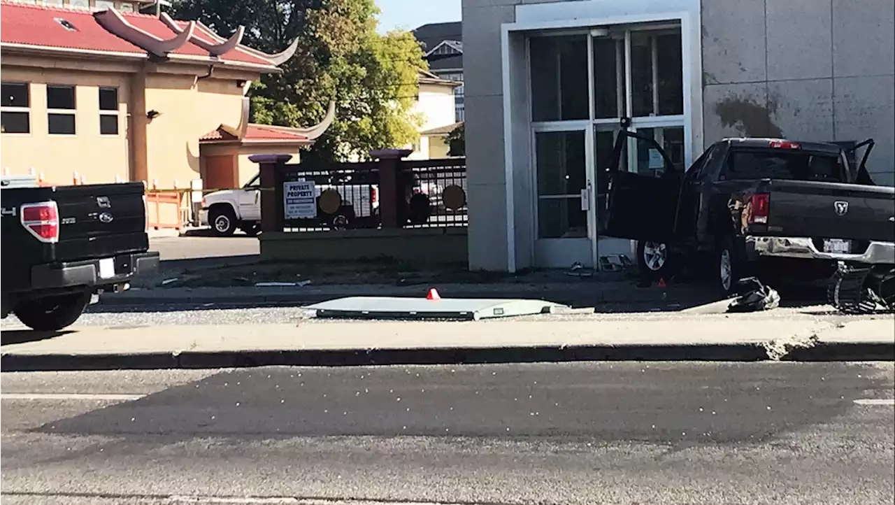 Man killed when vehicle crashes into bus shelter in southeast Calgary