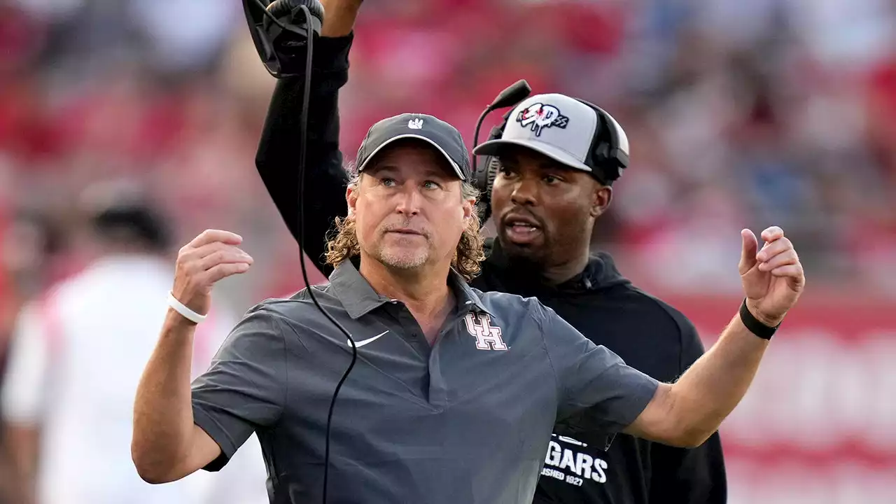 Houston wide receivers get into skirmish on sideline during Kansas loss