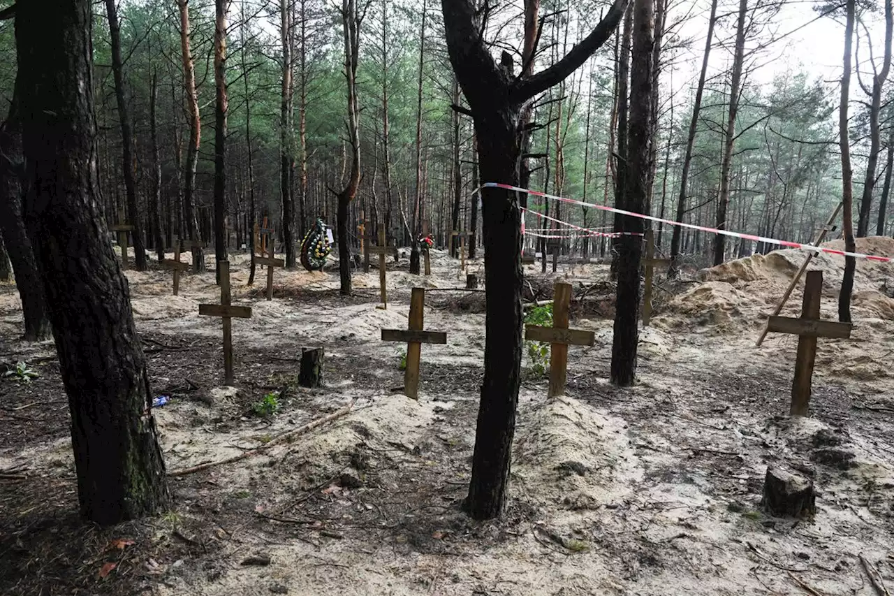 Ukraine searches for its dead at burial site outside Izyum