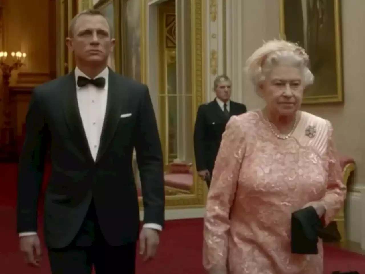 Daniel Craig Shares ‘Very Funny’ Joke The Queen Made At His Expense