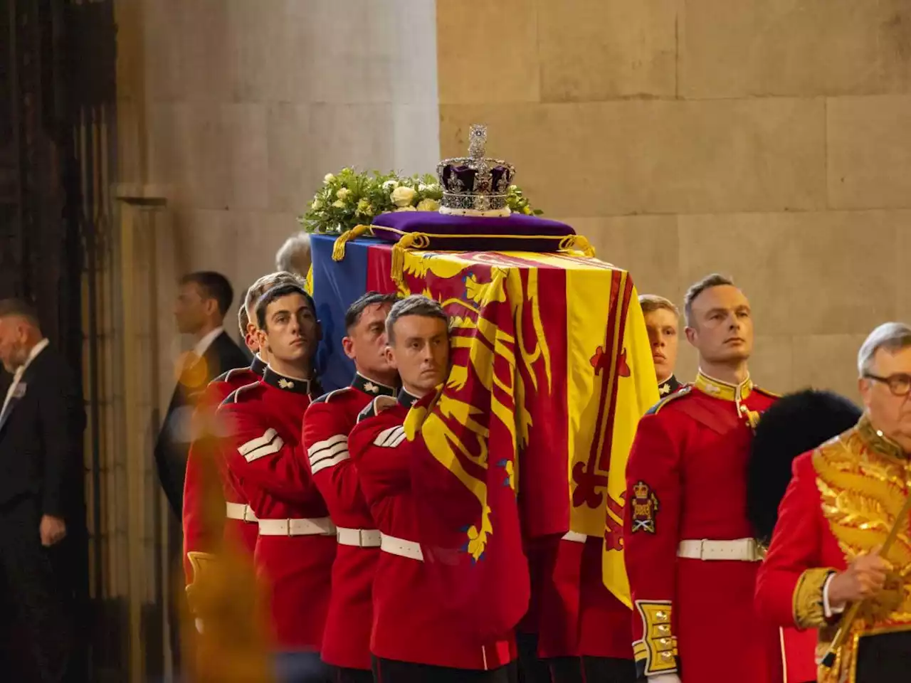 'Una scelta immorale'. Furia di Mosca sull'esclusione dai funerali di Elisabetta