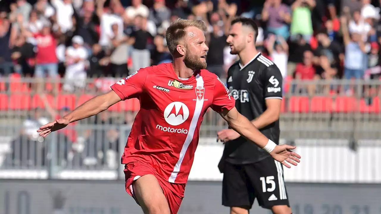 La Juve sprofonda a Monza, ora Allegri rischia. Gytkjær regala ai brianzoli la prima vittoria in Serie A