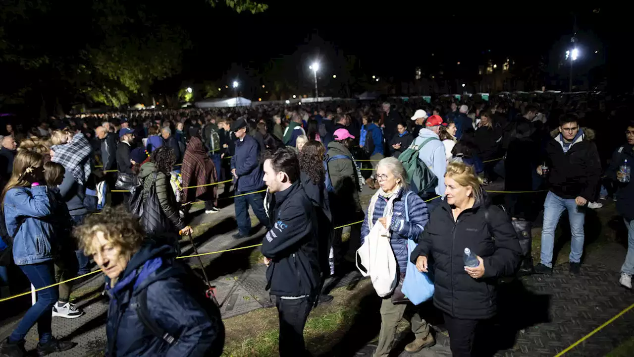 Queue enters last full day - with 12-hour wait - ahead of minutes silence at 8pm