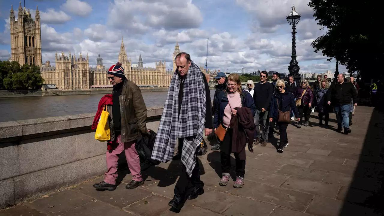 Comment la file d’attente pour voir la reine a fait naître « des amitiés pour la vie »