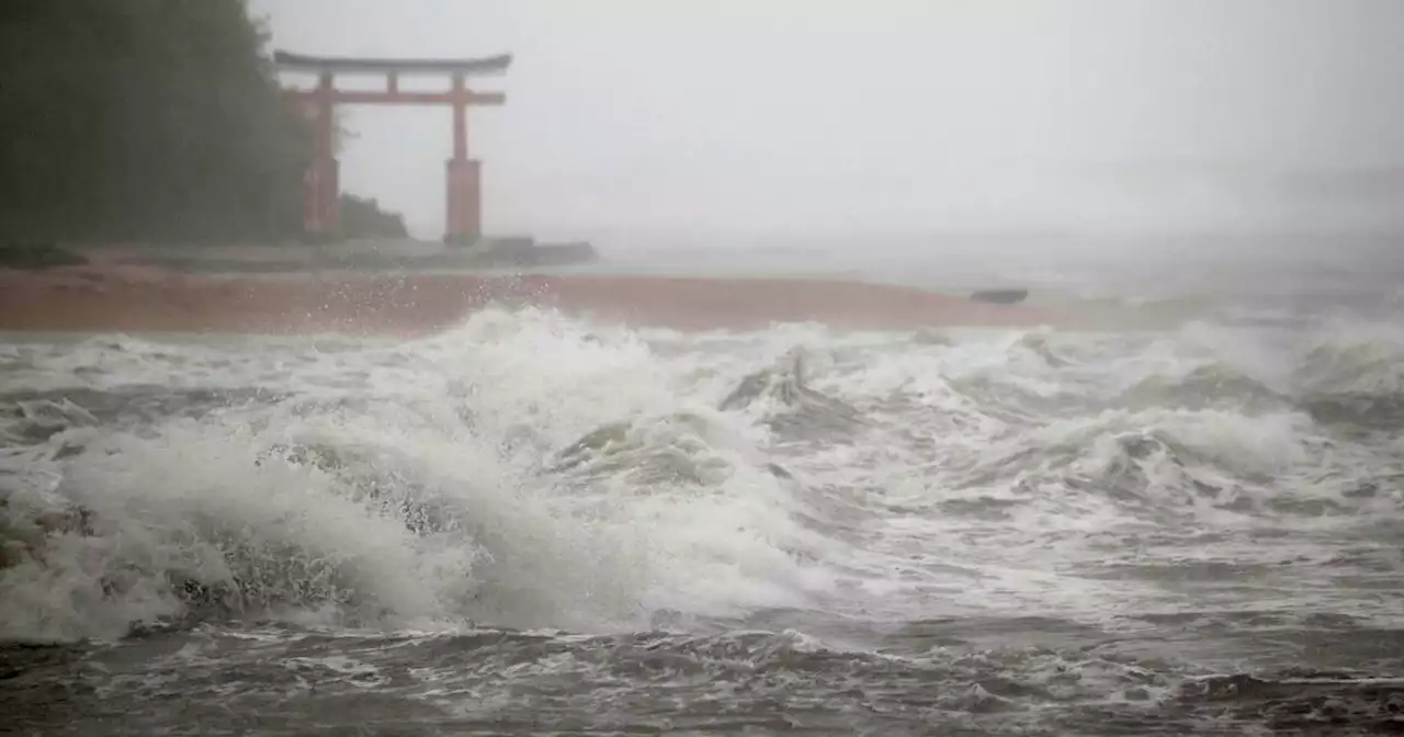 Au Japon, la population se prépare au passage du typhon Nanmadol