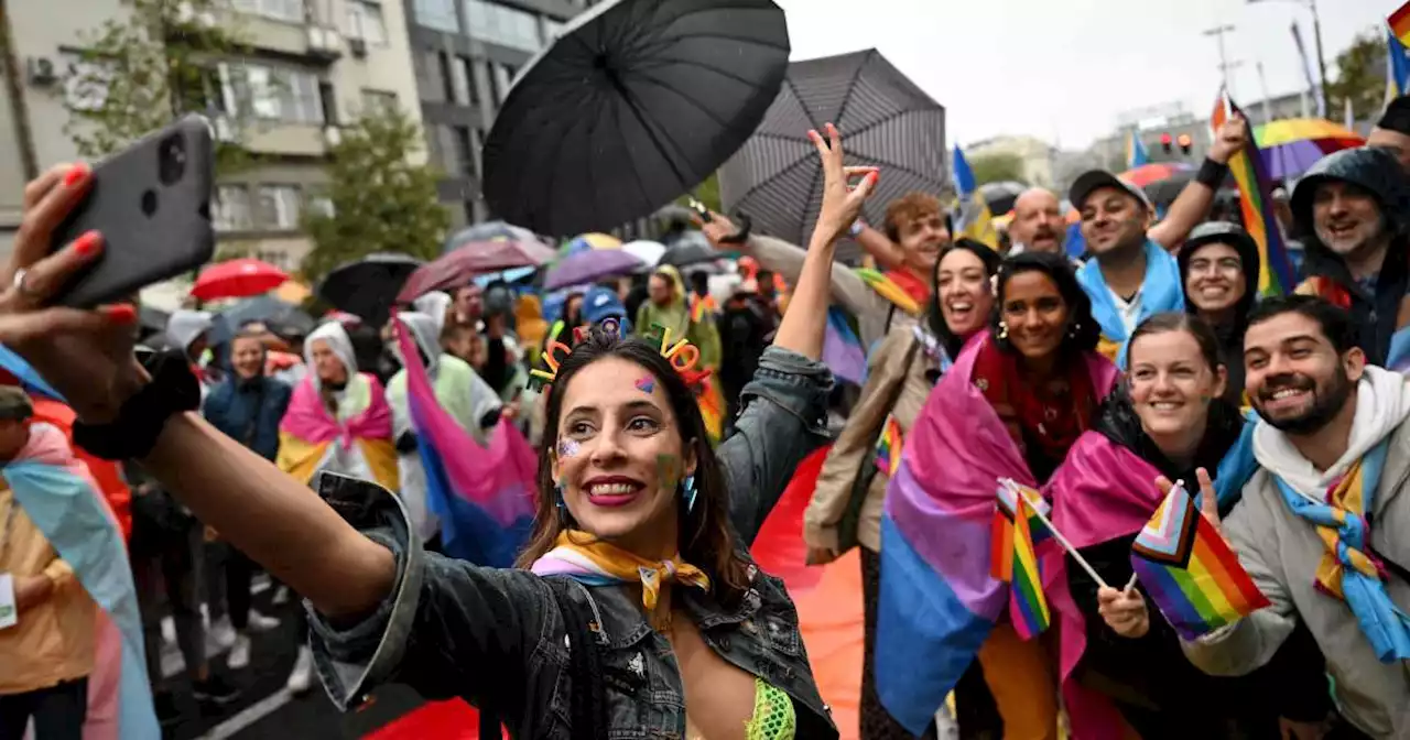 Europride : des milliers de militants LGBTQ+ ont défilé à Belgrade malgré l’interdiction des autorités