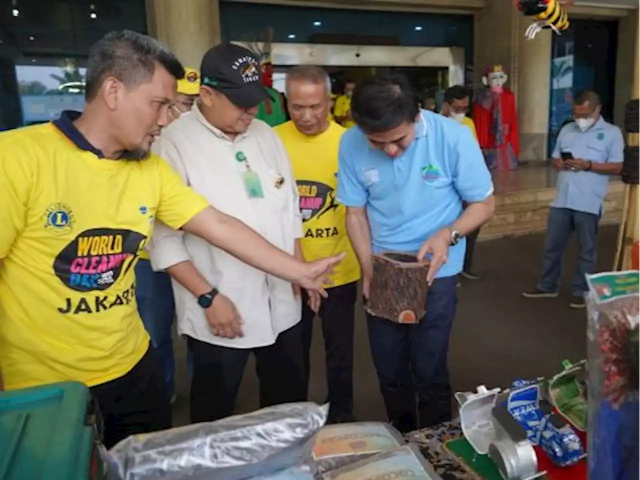 Le Minerale Dukung World Cleanup Day Pilah Sampah dari Rumah