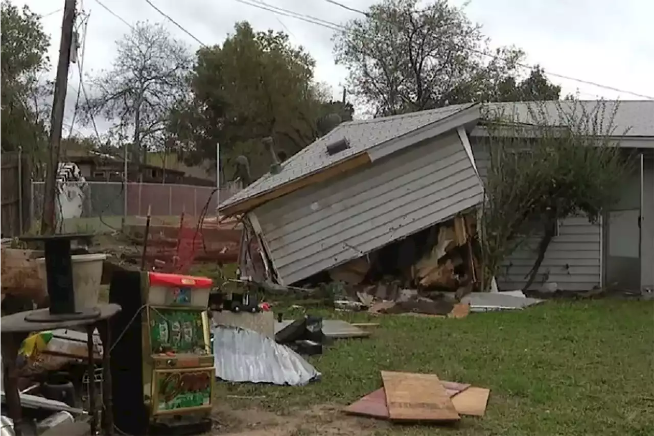 Navy jet crashes into Texas neighborhood after colliding with bird: Video