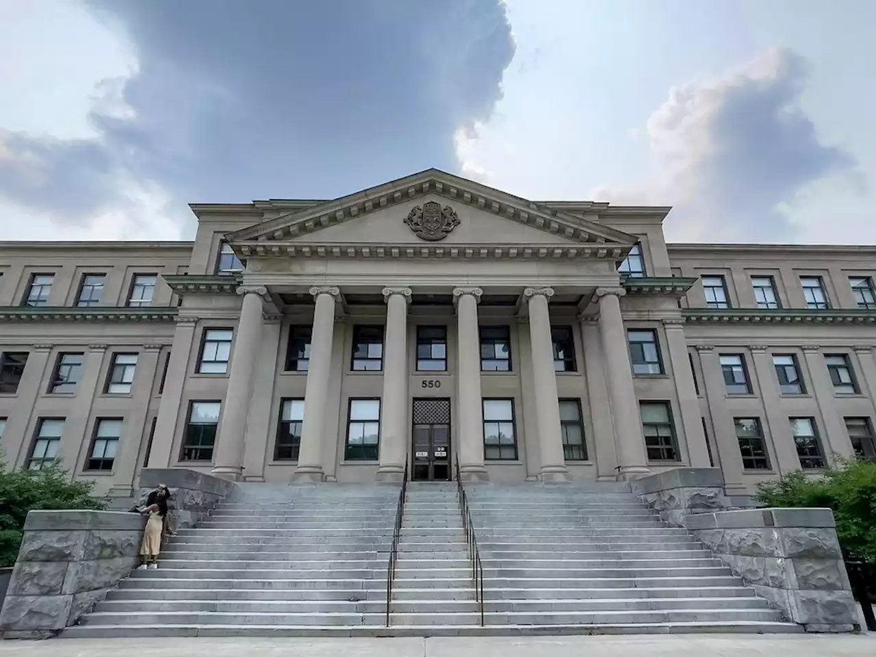 With COVID on campus, students and profs want uOttawa to mandate masks again
