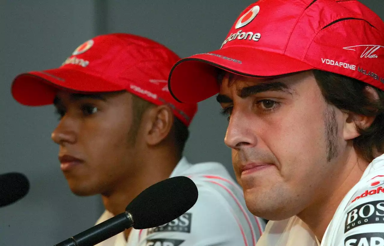 ‘Fernando Alonso gave McLaren mechanics envelopes stuffed with cash in 2007’