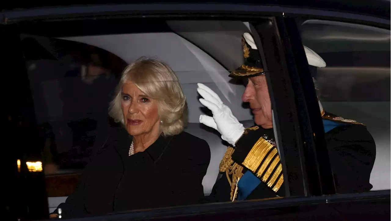 Camilla omaggia la regina Elisabetta: 'Donna sola in un mondo di uomini'