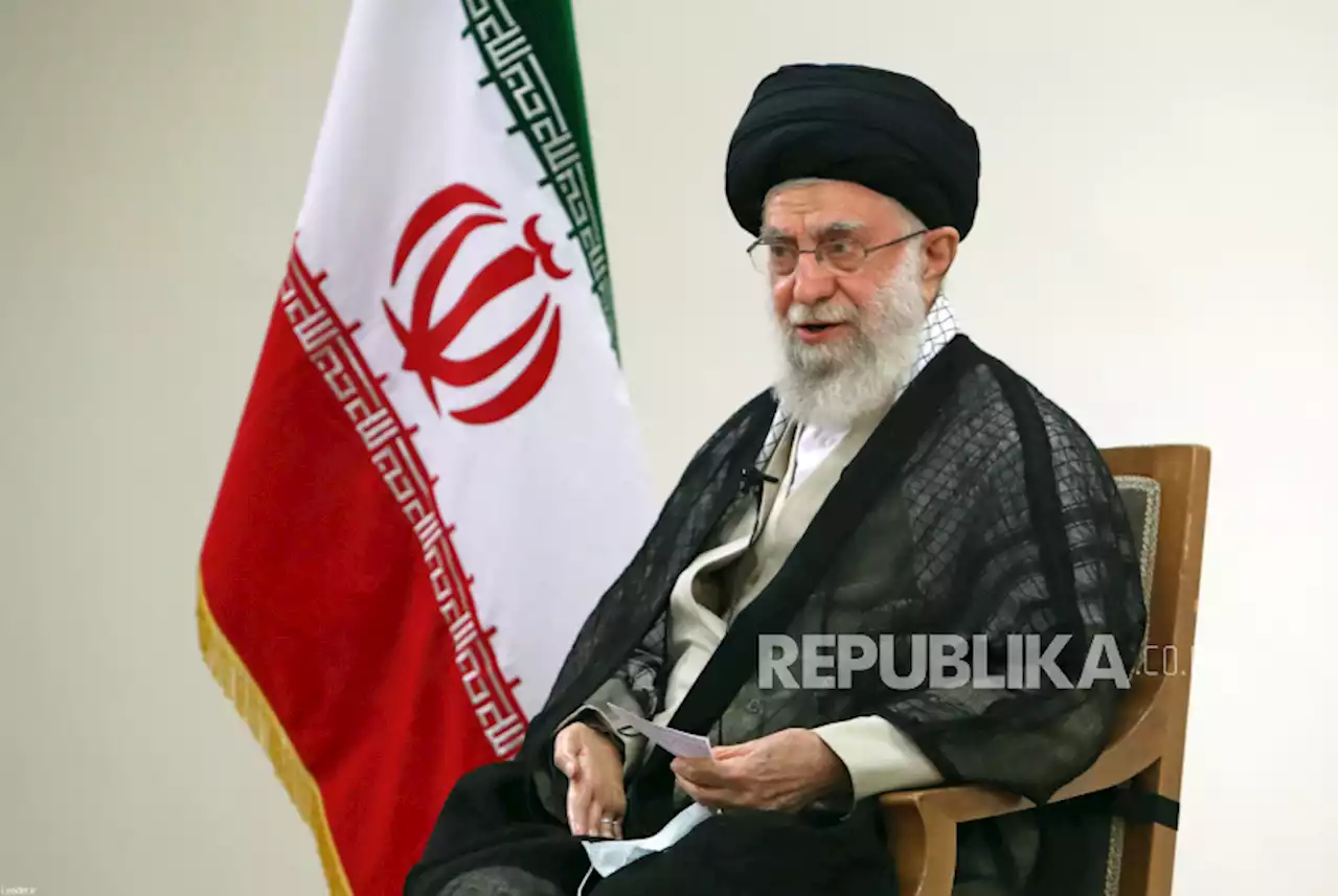 Dikabarkan Sakit Parah, Pemimpin Tertinggi Iran Ali Khamenei Muncul di Depan Publik     |Republika Online