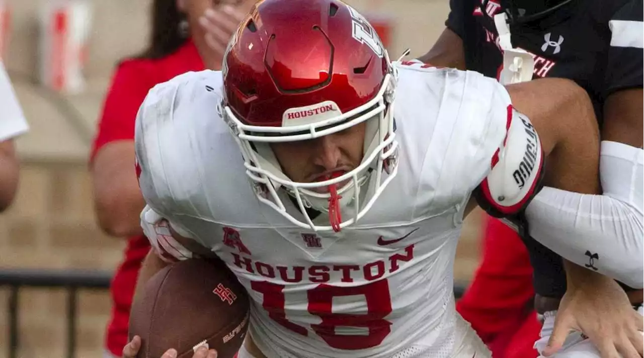 Watch: Houston Wide Receivers Get Into Sideline Altercation