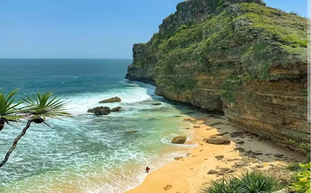 Pantai Karang Payung Ini Jadi Surga Tersembunyi di Wonogiri Bagian Selatan