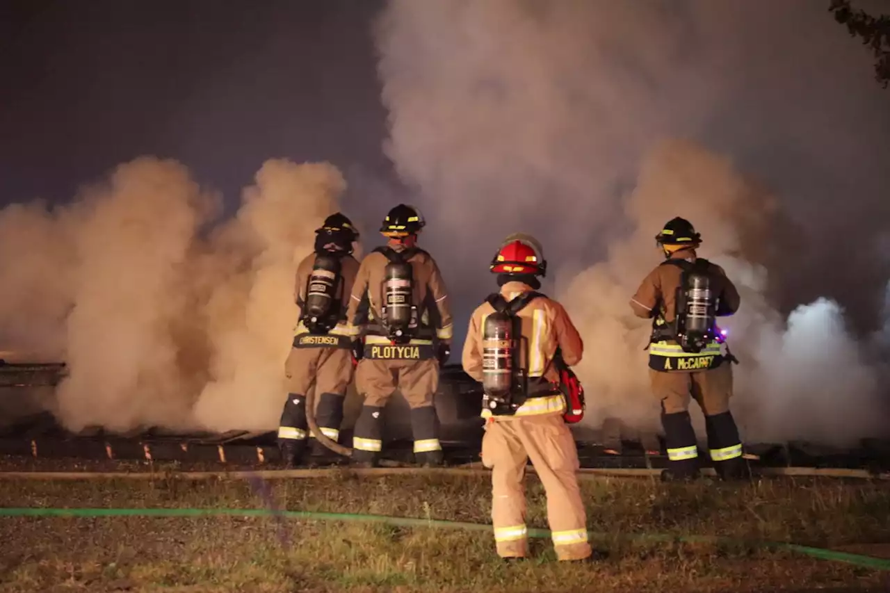 Former elementary school involved in late-night fire (10 photos)