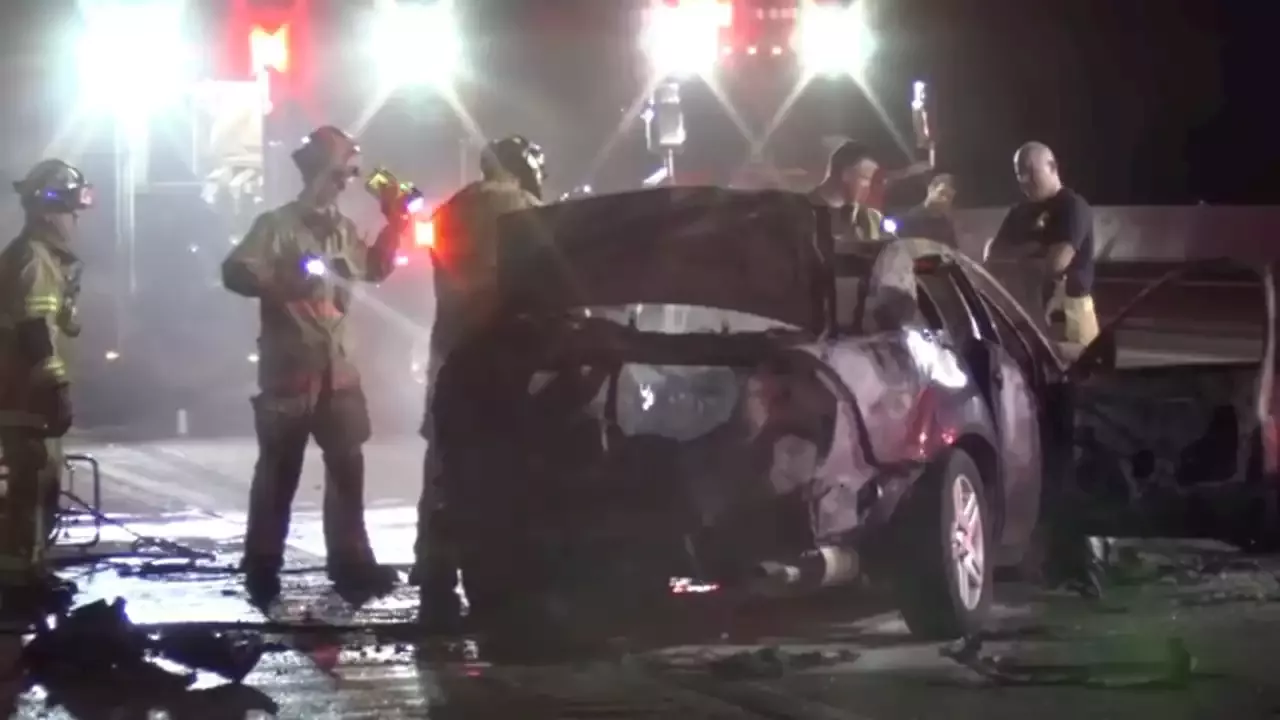 Mainlanes of Katy Fwy outbound at Washington closed after deadly fiery crash involving big rig: HPD