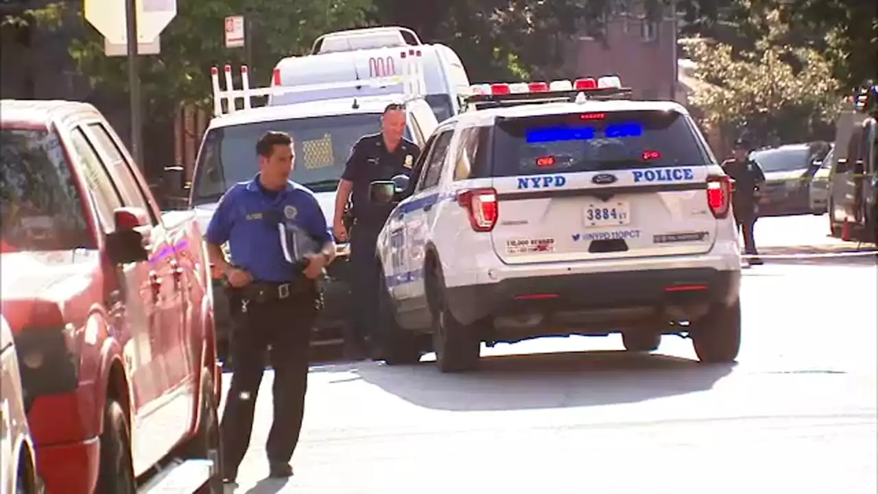 4 people shot, 1 fatally outside market in Queens