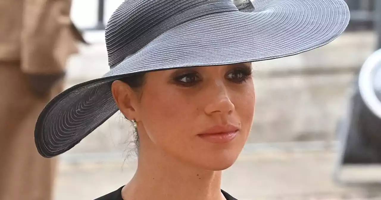 Herzogin Meghan: Geschenk der Königin: Sie trägt besonderes Accessoire bei Trauerfeier für die Queen