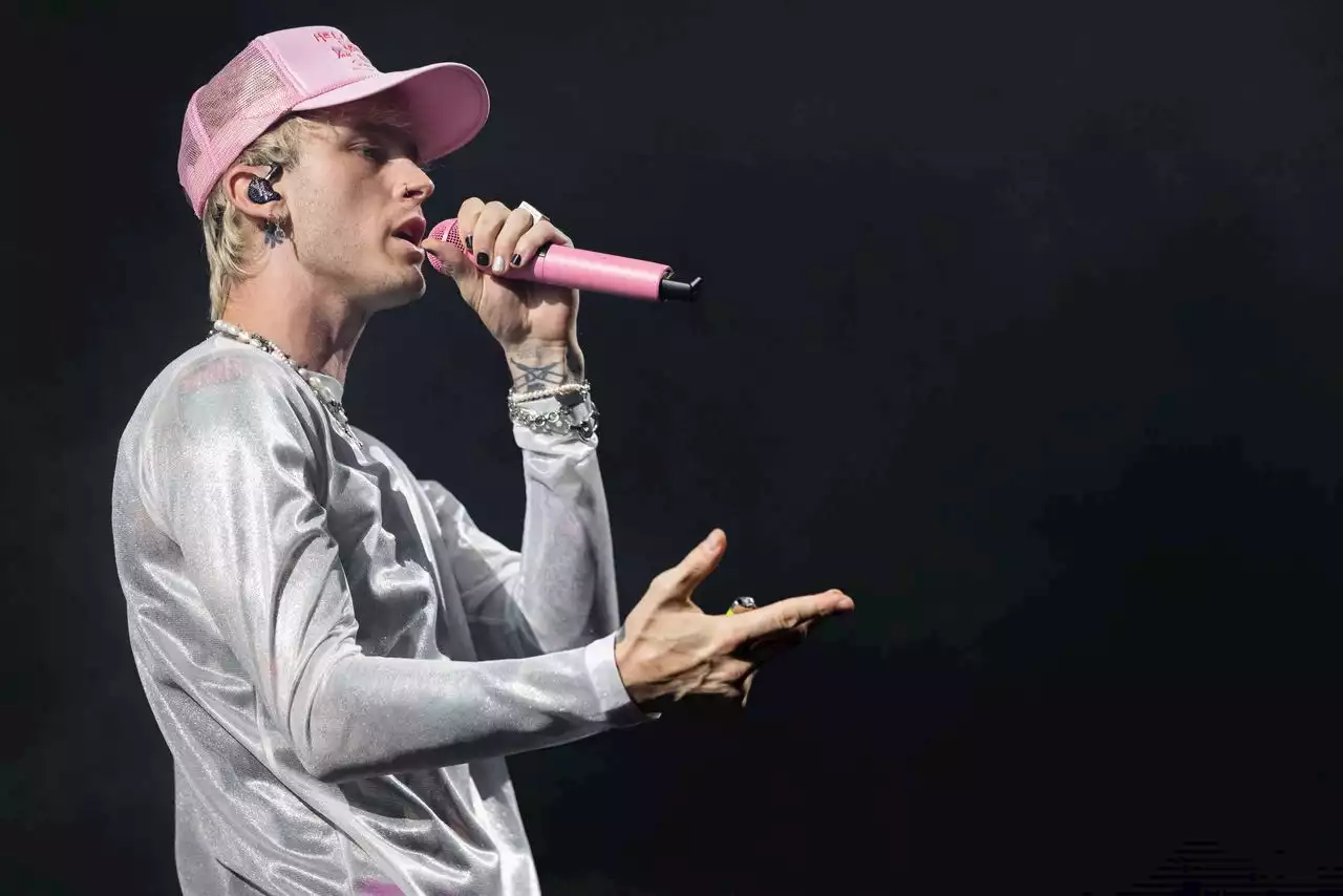 Machine Gun Kelly gets back to rapping, compares himself to Barack Obama