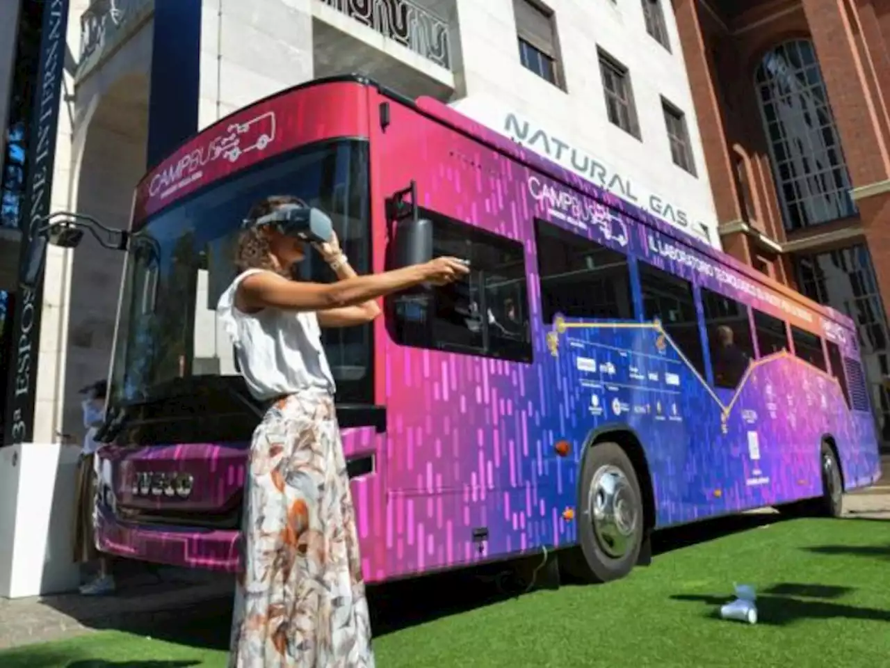 CampBus è arrivato a Bari, prima tappa del viaggio che porta spunti di didattica digitale nelle scuole