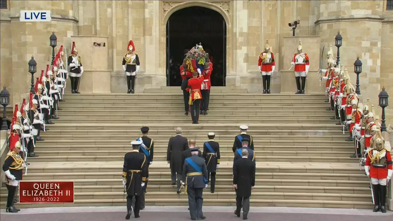 Queen Elizabeth II funeral: Mourners look on as coffin arrives at Windsor Castle