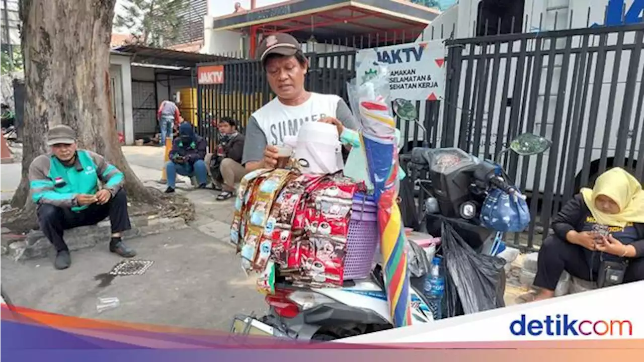 Pedagang Kejepit Harga BBM, Mau Naikin Harga Takut Ditinggal Pembeli